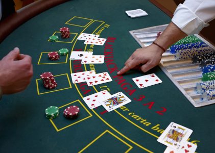 How to play Multihand Blackjack?